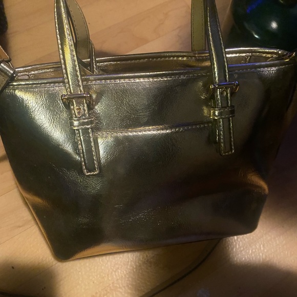 MICHAEL KORS HANDBAG BRAND NEW!!! ORIGINAL TAGS STILL ATTACHED!! - Picture 4 of 4